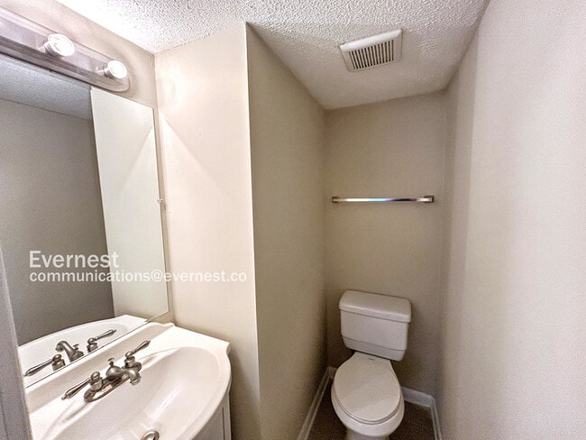 Building Photo - 493 Village Square Ct