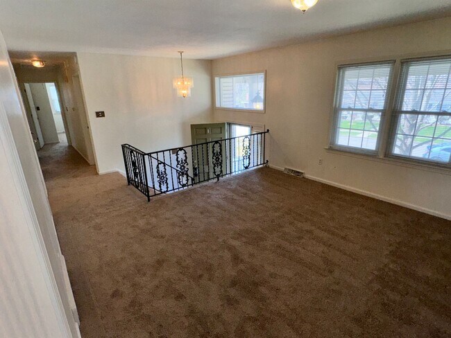 Building Photo - Beautiful House in Tates Creek! 4 BR, 2.5 ...
