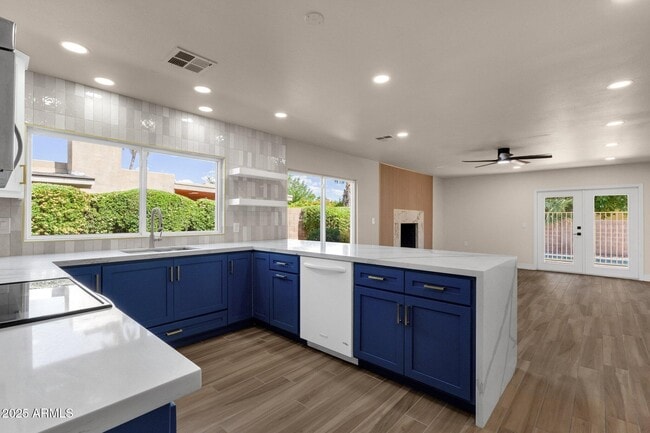 Building Photo - 4913 E Acoma Dr