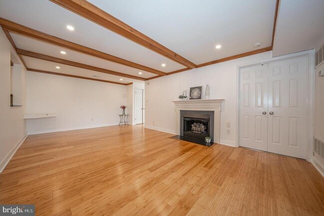 Building Photo - 504 Mountainview Dr