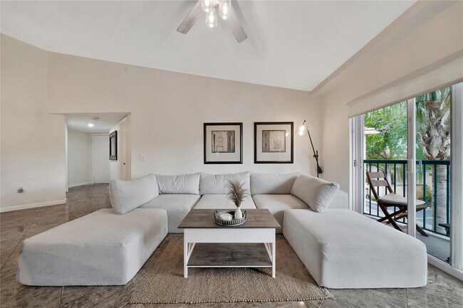 Building Photo - 2005 SE 10th Ave