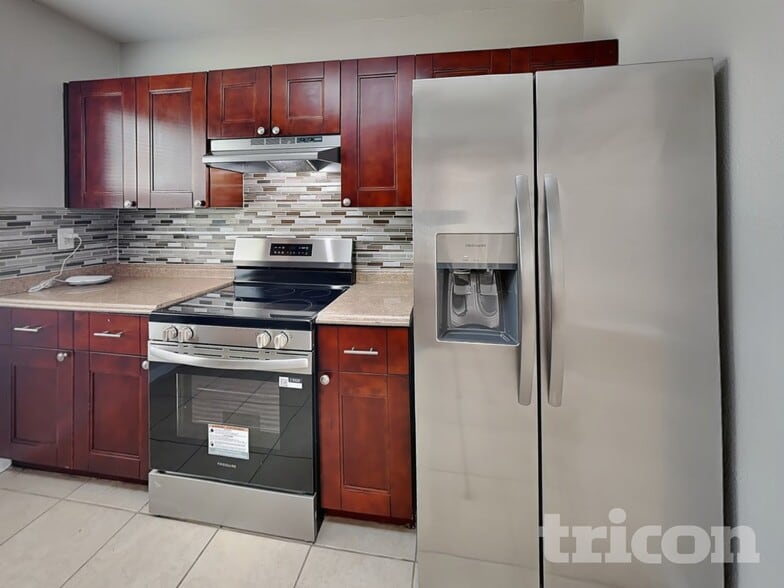 Building Photo - 1707 W Hanlon St