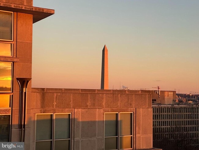 Building Photo - 522 21st St NW