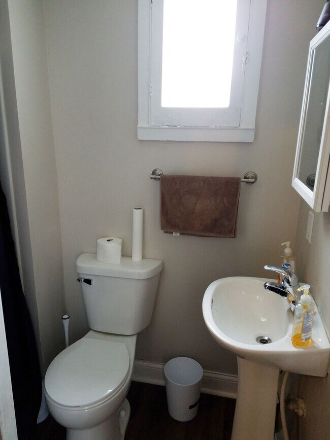 Building Photo - South Side 3 Bedroom House