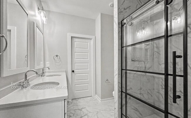 Building Photo - Charming 3BR/3BA Hoover Home with Fenced-In Yard & Modern LVP Flooring