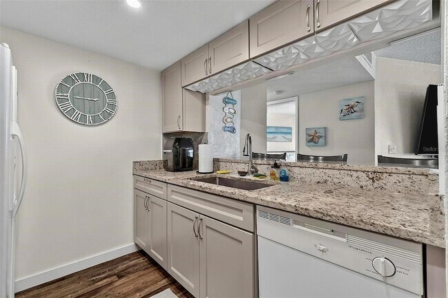 Building Photo - 3600 S Ocean Shore Blvd