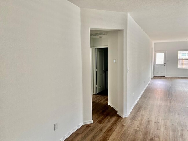 Building Photo - 332 Sonterra Dr