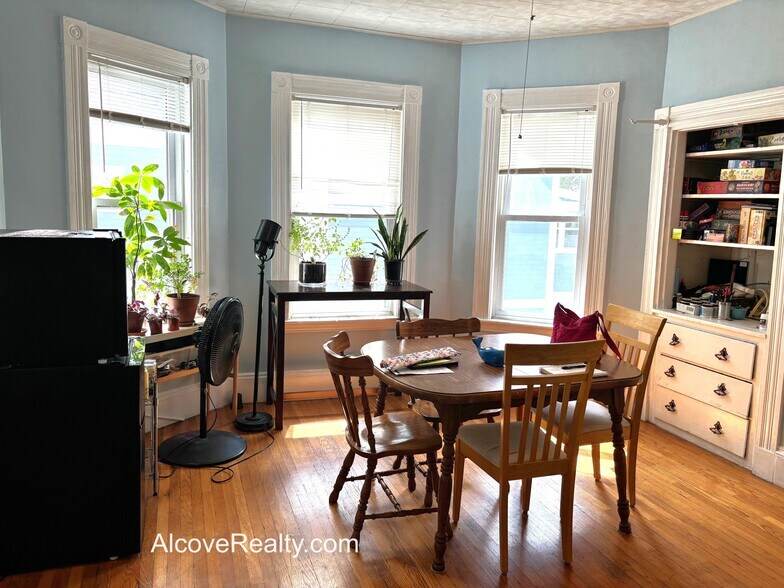 Primary Photo - 36 Foskett St