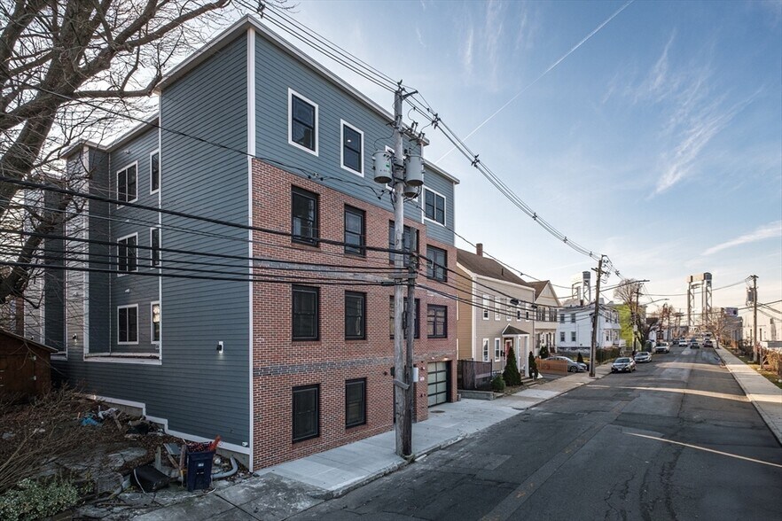 Building Photo - 131 Addison St