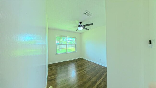 Building Photo - 4322 Tavenor Ln