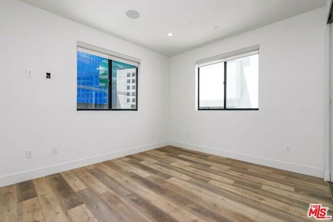 Building Photo - 621 Huntley Dr