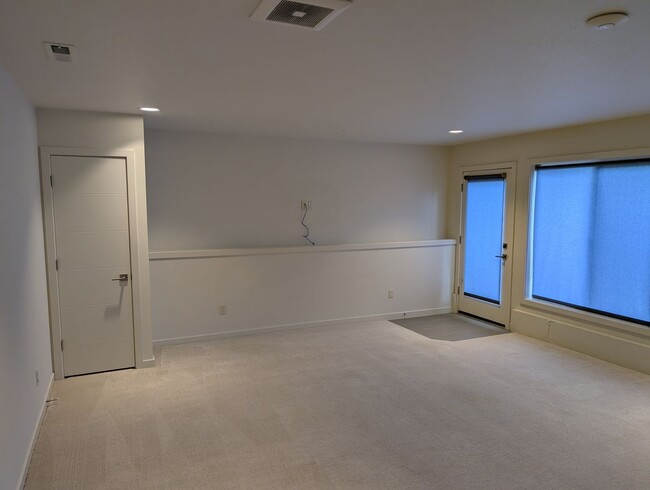 Building Photo - Stunning Modern Home in South Burlingame -...
