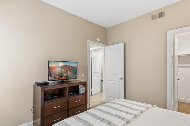 Building Photo - 223 Desert Falls Dr E