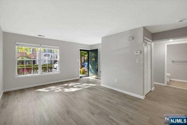 Building Photo - 2191 Kent Ct
