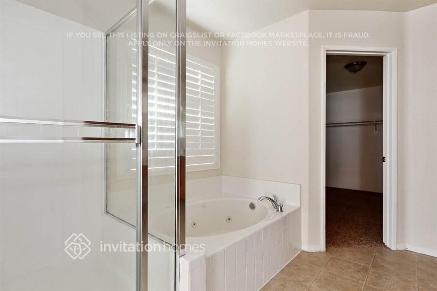 Building Photo - 2533 Carolyn Dr