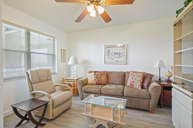 Building Photo - 3951 Via Poinciana