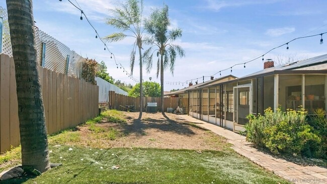 Building Photo - 1695 Kenora Dr