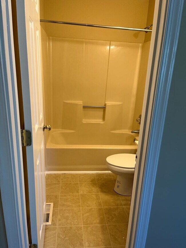 Building Photo - Newly Renovated ; Available Now