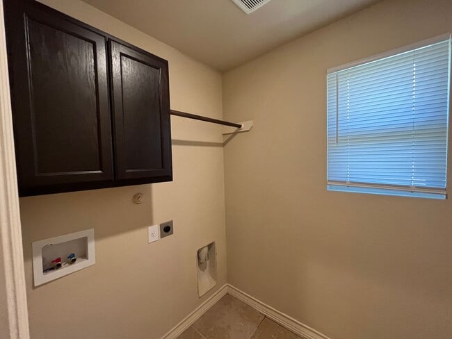 Building Photo - 6618 Mia Way