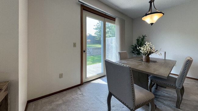 Building Photo - 720 N 16th Ave