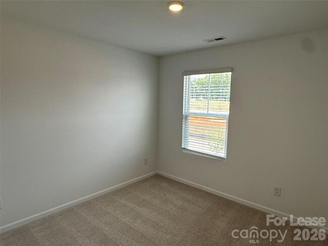 Building Photo - 404 Silver Birch Ct