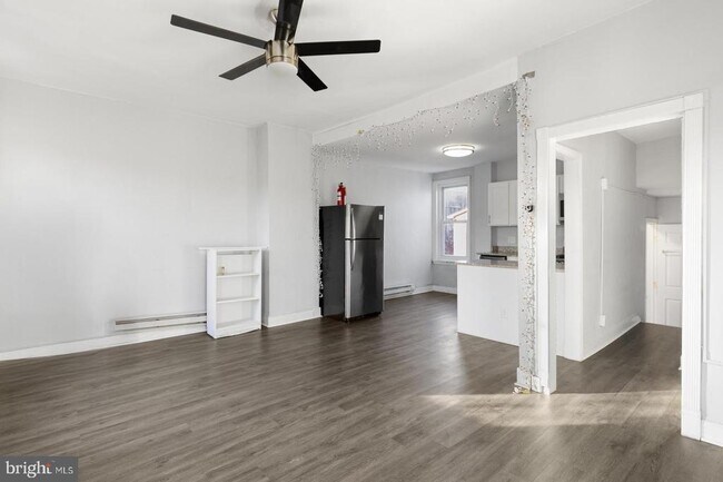 Building Photo - 1735 W Oxford St