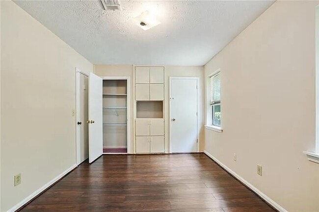Building Photo - 76 Sandalwood Cir