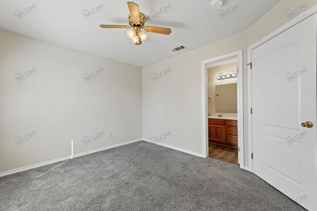 Building Photo - 10275 Aurora Dr