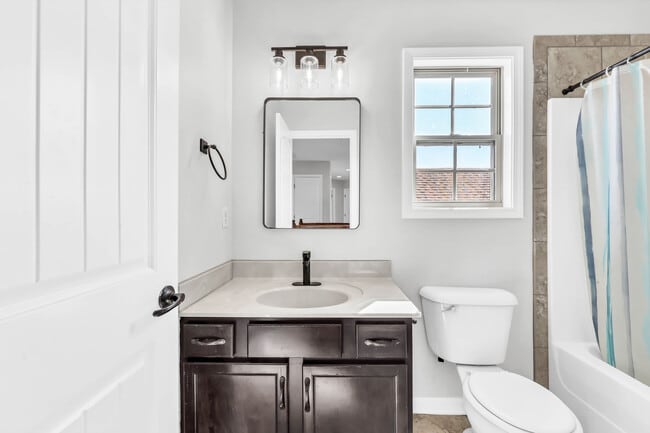 Building Photo - 1467 Raven Rd