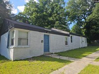 Building Photo - 332 S Bull St