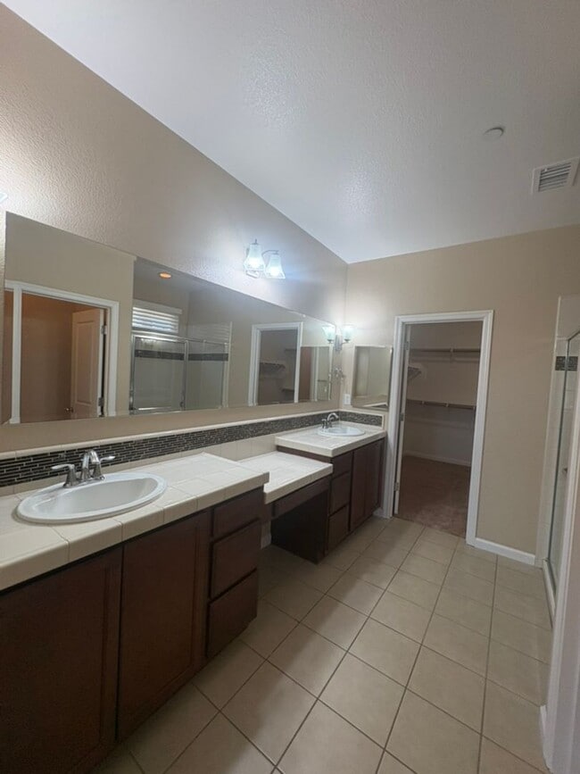 Building Photo - 2827 Earthstone Dr