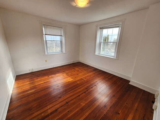 Building Photo - Large and Beautiful Farm House in Quiet Area