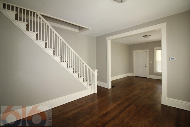 Building Photo - 241 Valley Ave NW