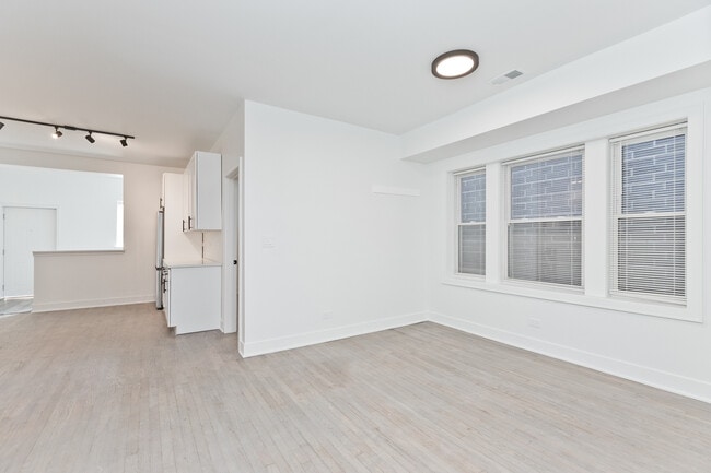 Building Photo - 2470 N Lincoln Ave