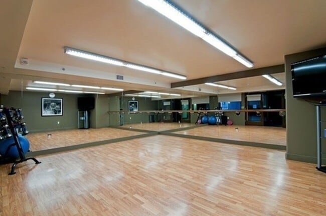 Building Photo - Luxurious Penthouse Living in Downtown Honolulu!