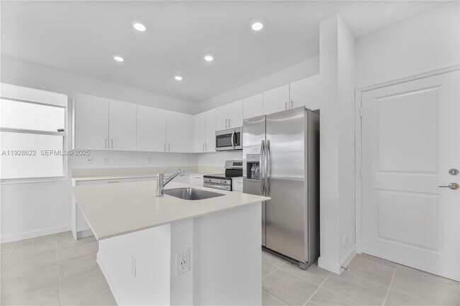 Building Photo - 2498 SE 25th Ct