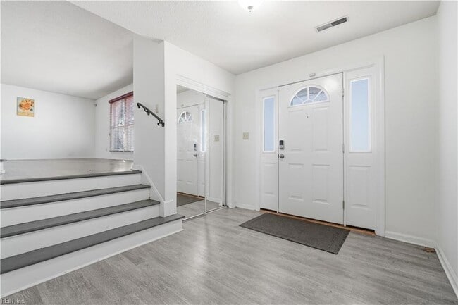 Building Photo - 912 Amherst Ln