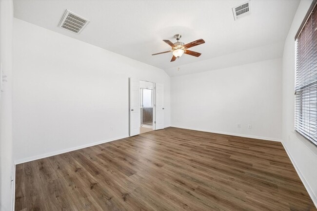 Building Photo - Newly Renovated Single-Story Home