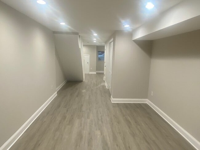 Building Photo - 224 N Rose St