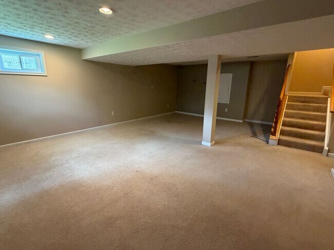 Building Photo - Beautiful, two-story, 4 bedroom home in Springboro!