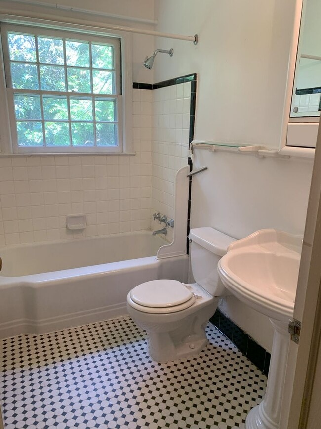 Building Photo - Historic Fisher Park Duplex