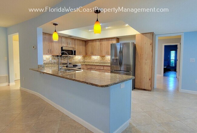 Building Photo - CLASSIC SARASOTA POOL HOME WITH UPDATES AN...