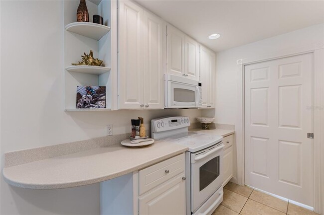 Building Photo - 1564 Napoli Dr W