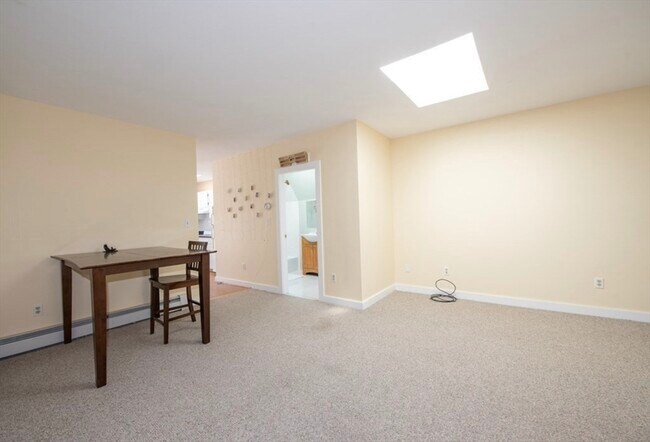 Building Photo - 58 Hollis St