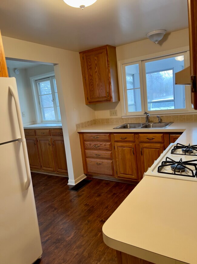 Kitchen - 4705 Ardmore Ave