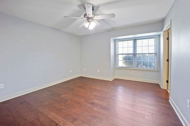 Building Photo - 8900 Shadow Bluff Ave