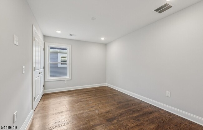 Building Photo - 139 N 15th St