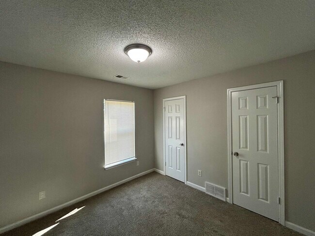 Building Photo - 7610 Bridelwreath Dr