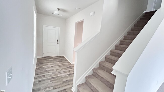 Building Photo - 16 Corsica Ct