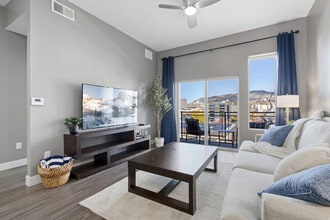 Building Photo - 380 S 400 E